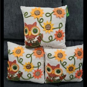 Set of 3 Harvest pillows with owls